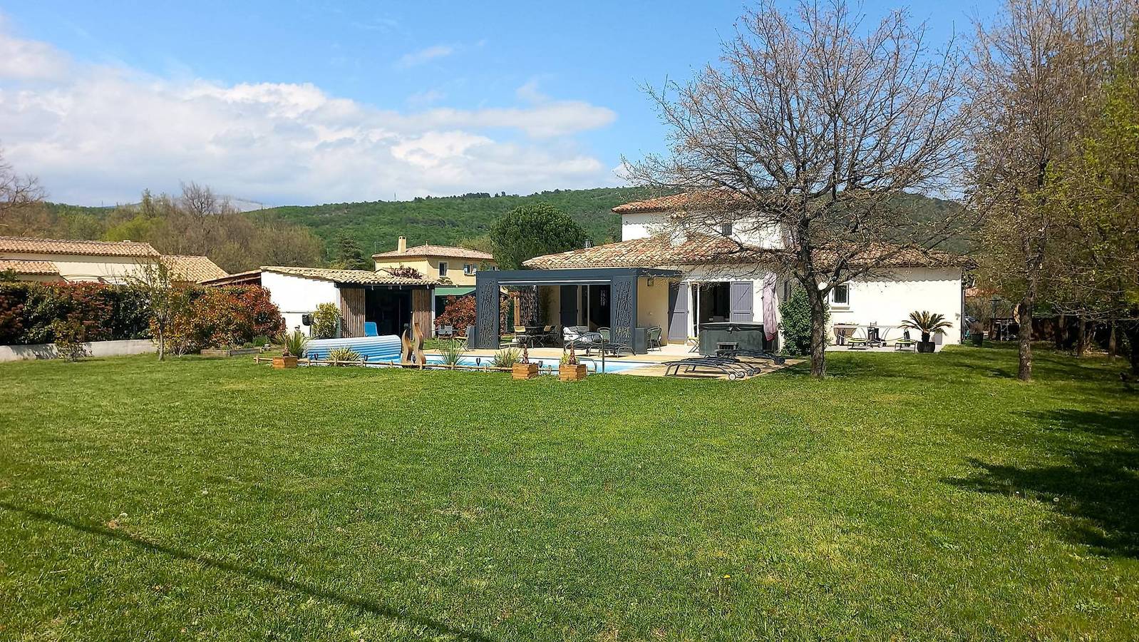 Ganze Ferienwohnung, Beautiful 4 bedroom holiday villa with private pool/Jacuzzi in Saint-Cézaire-sur-Siagne, Cannes und Umgebung