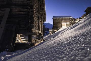 Location de vacances pour 5 personnes, avec jacuzzi ainsi que jardin et terrasse à Evolène