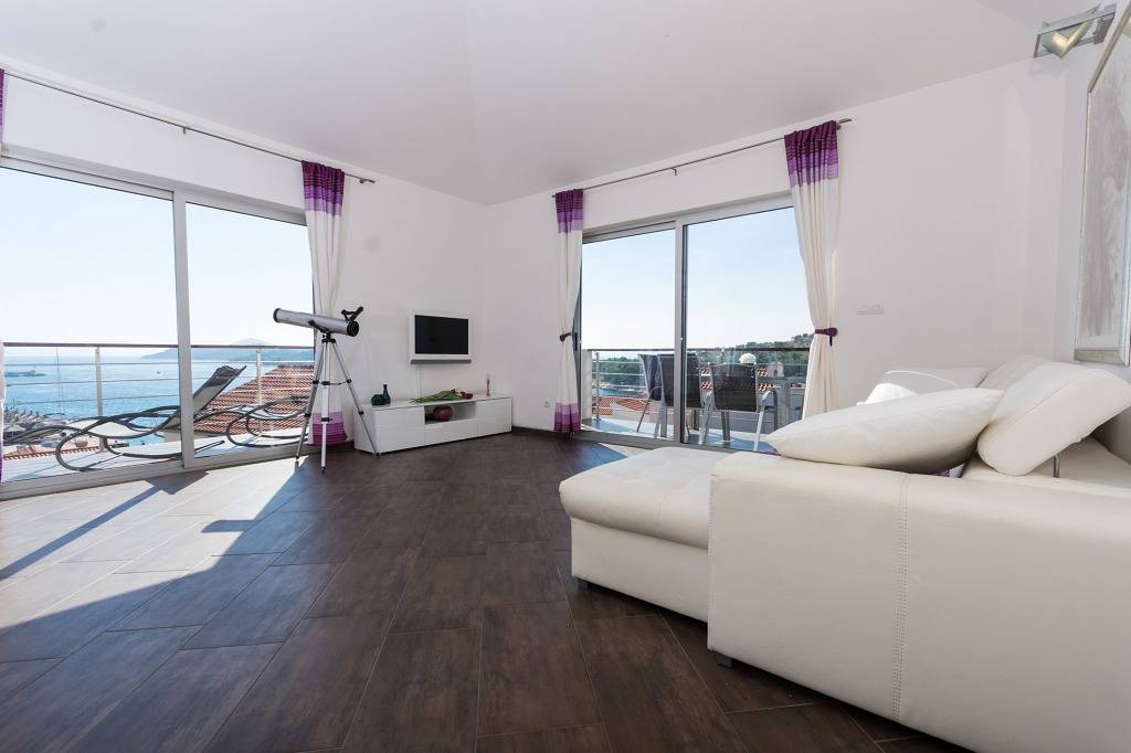 Ganze Wohnung, Ferienwohnung in Tribunj mit Meerblick, Terrasse, Klimaanlage, W-Lan (4265-1) in Tribunj, Šibenik-Knin