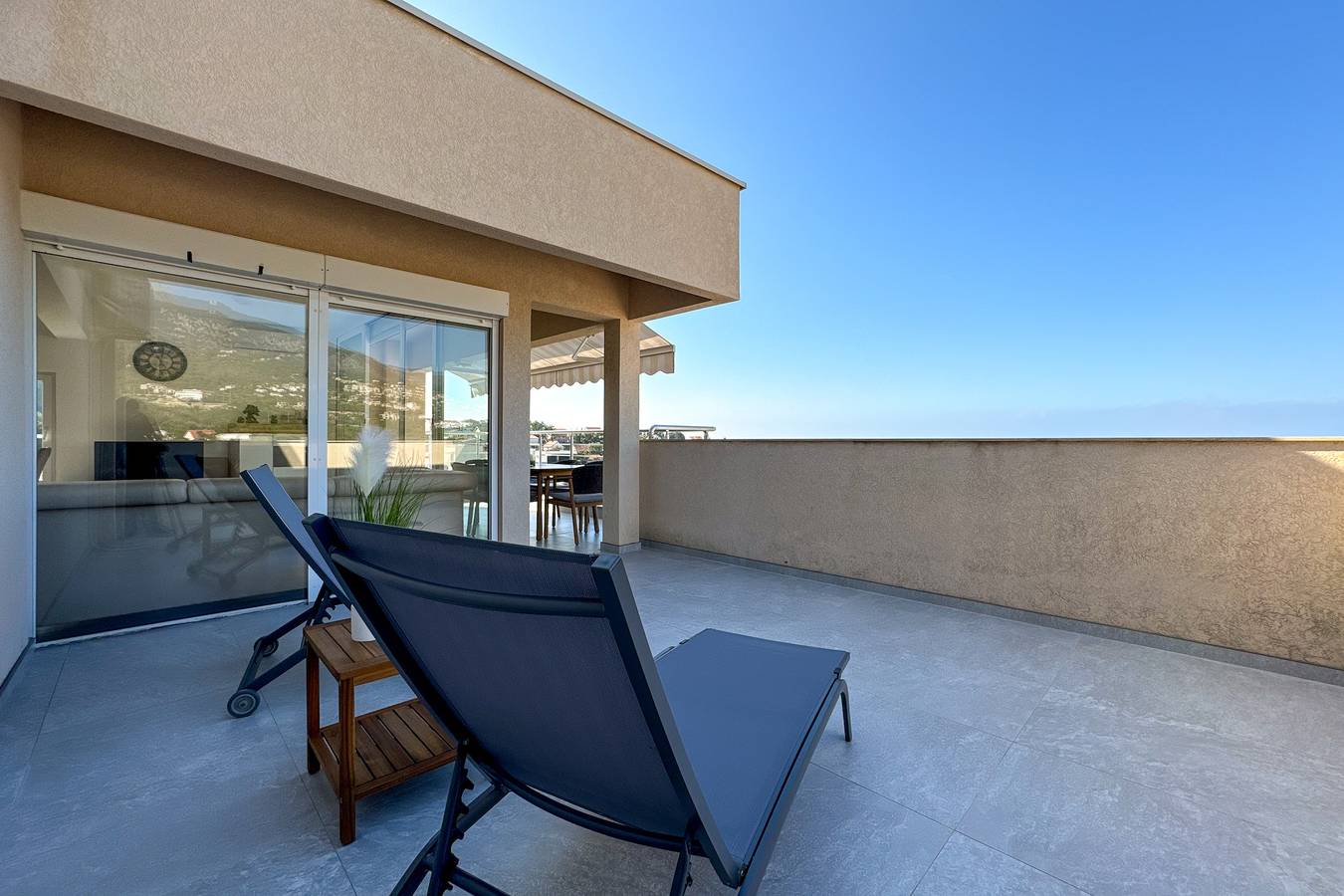 Hel ferieleilighet, Penthouse Sunce in Dobra Voda, Montenegro