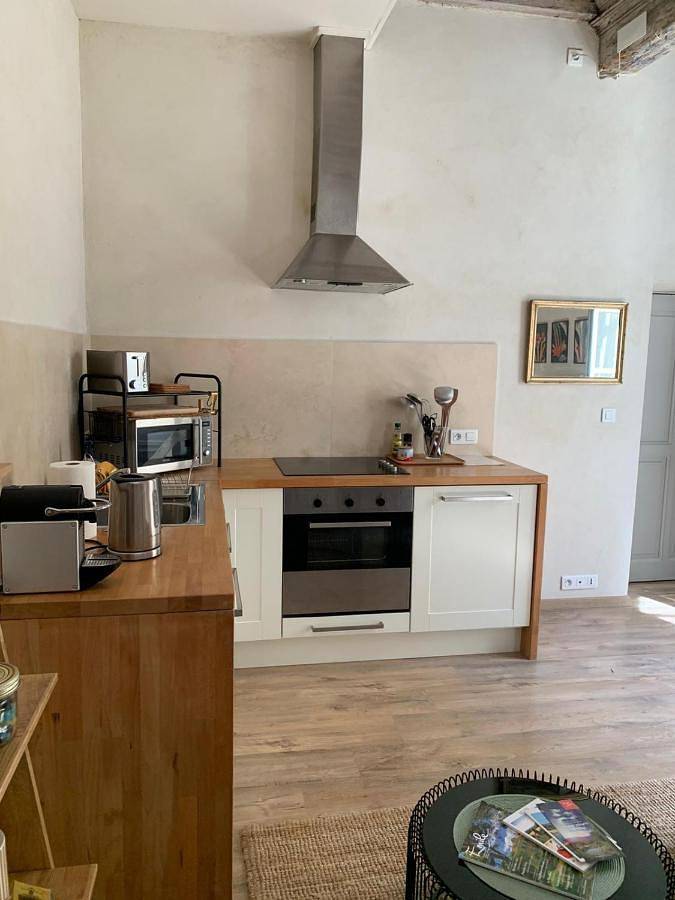 Appartement entier, One-Bedroom Apartment in Uzès, Région de Nîmes
