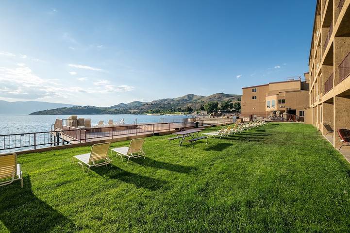 Vacation apartment for 6 people, with balcony and hot tub as well as pool in Lake Chelan
