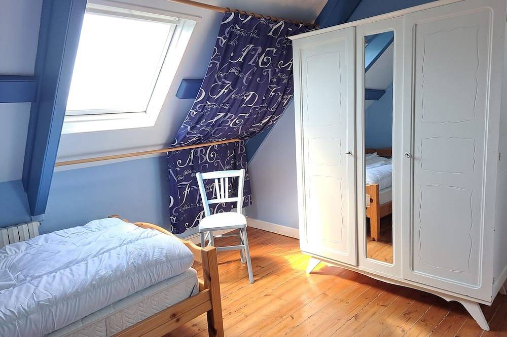 Family vacation home by the sea, small pets welcome in Camaret-sur-Mer, Châteaulin region