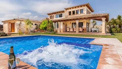 Villa in Pollença, Serra de Tramuntana für 9 