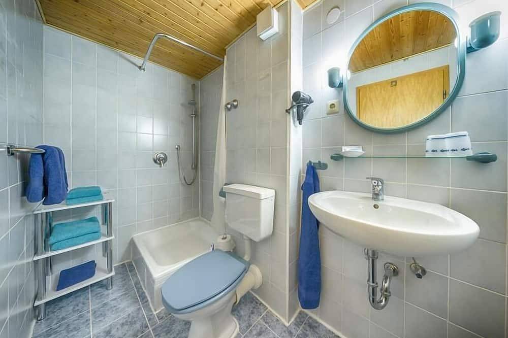 Ganze Wohnung, Doppelzimmer mit Dusche/Wc, 19qm in Titisee (Titisee-Neustadt), Titisee-Neustadt