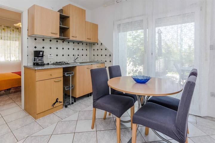 Apartamento entero, Apartamento de vacaciones para 4 personas con terraza in Vir