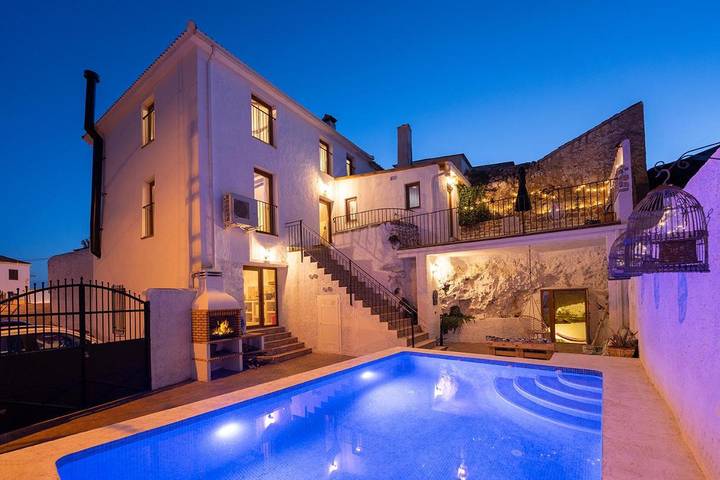 Casa rural para 9 personas, con Terraza y Jardín además de Piscina y Vistas en Alcalá la Real
