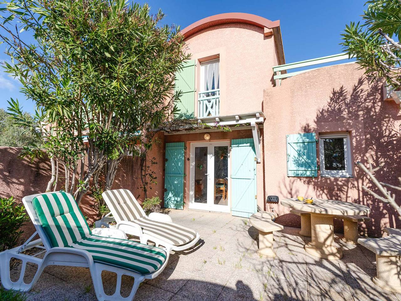 3-room pavilion near Grazel Beach, air conditioning, private parking in Gruissan (Ville), Gruissan