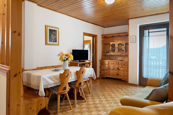 Entire apartment, Apartment 'Ornella' with Lake View, Private Garden and Wi-Fi in Molveno, Brenta group