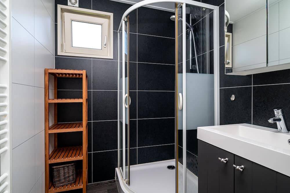 Verblijf in onze gemoedelijke Meine 4 chalet met eigen aanlegsteiger. in Akkrum, Friesland