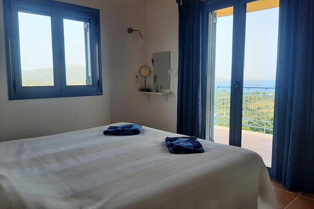 Luxury cosy villa, magic panorama view. Complete privacy.\ninfinity pool 10x4m. in Messenien