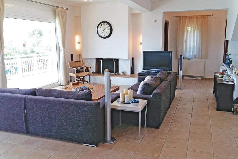 Beautiful home in Theologos in Theologos, Fthiotida