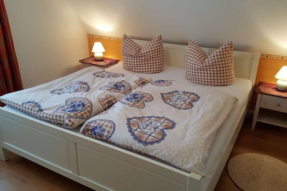 Ganze Wohnung, Ferienappartement Heuboden mit 2 Schlafzimmern und Terrasse, Nähe Störtebeker in Thesenvitz, Bergen auf Rügen