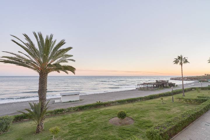 Ganze Wohnung, Ferienwohnung 'Strand Appartement Met Zwembad Td04' mit Meerblick, Wi-Fi und Klimaanlage in Torrox Costa, Torrox