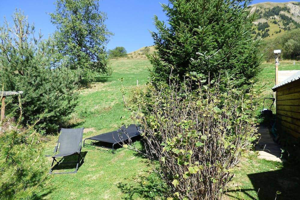 Cabane Face aux Glaciers (May>October) in wooded garden for 2 max, outdoor shower in Saint-Jean-d'Arves, Región de Saint-Jean-de-Maurienne