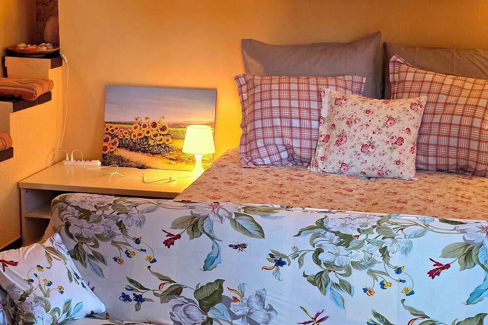 Entire apartment, Cozy detached apartment with sea view and furnished covered terrace in Agrigento, Agrigento Province