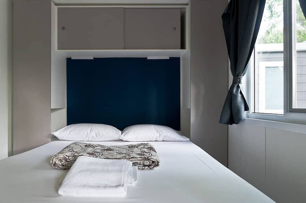 Comfortable, fully equipped, 2-bedroom, 2-bathroom mobile home, Cesenatico beach in Cesenatico, Provincia di Forlì-Cesena