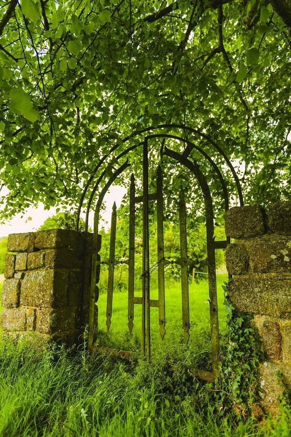 Location de vacances pour 4 personnes, avec vue et jardin à Landéhen - 2