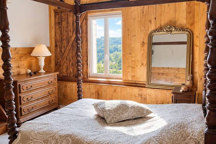 In the heart of Sancy: a vacation rental with a fireplace, a large garden, and mountain views in Chastreix, Volcans d'Auvergne Regional Nature Park