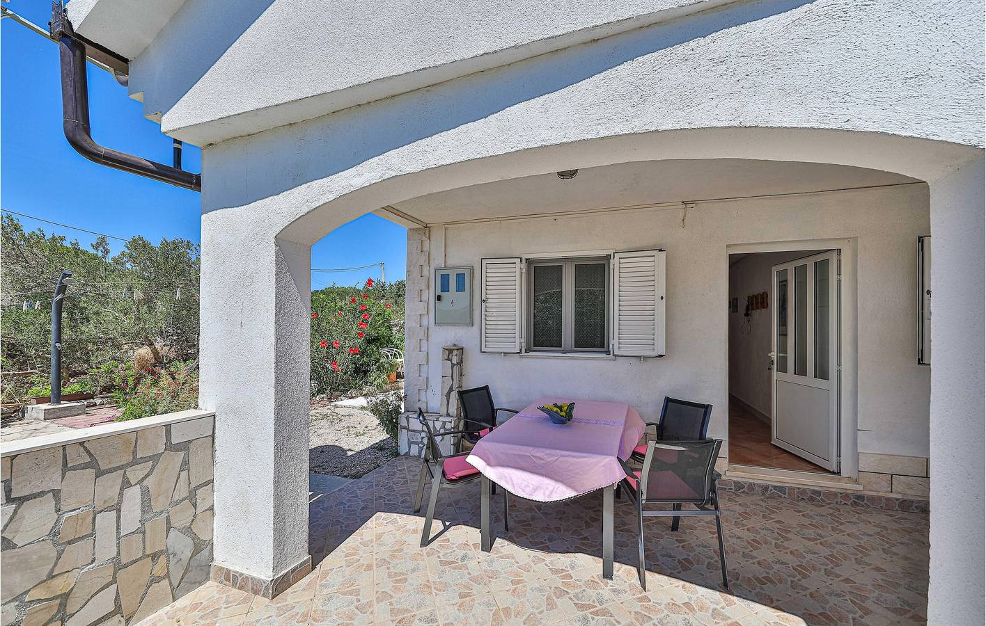Gemütliches Apartment mit Meerblick, WLAN, Klimaanlage und Terrasse in Strandnähe in Drvenik Mali, Drvenik Mali und Veli