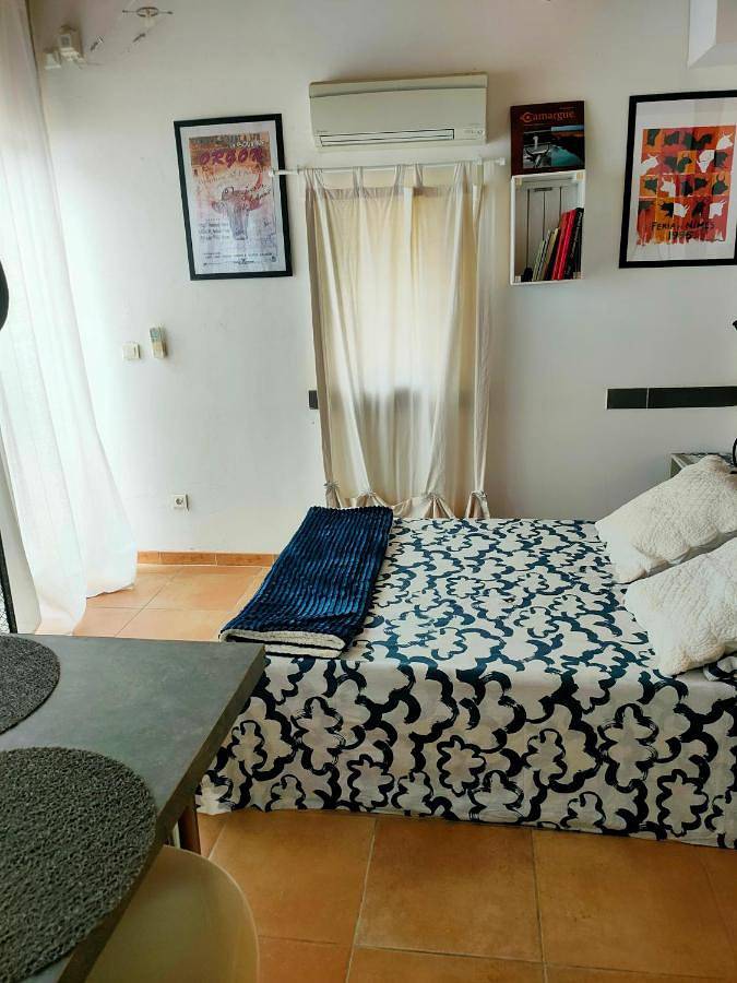 Location de vacances pour 2 personnes, avec vue ainsi que jardin et piscine à Lédenon - 3