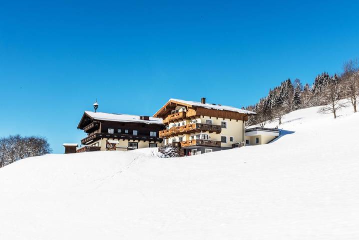 Ferienwohnung für 4 Personen, mit Balkon und Garten sowie Sauna in Goldegg