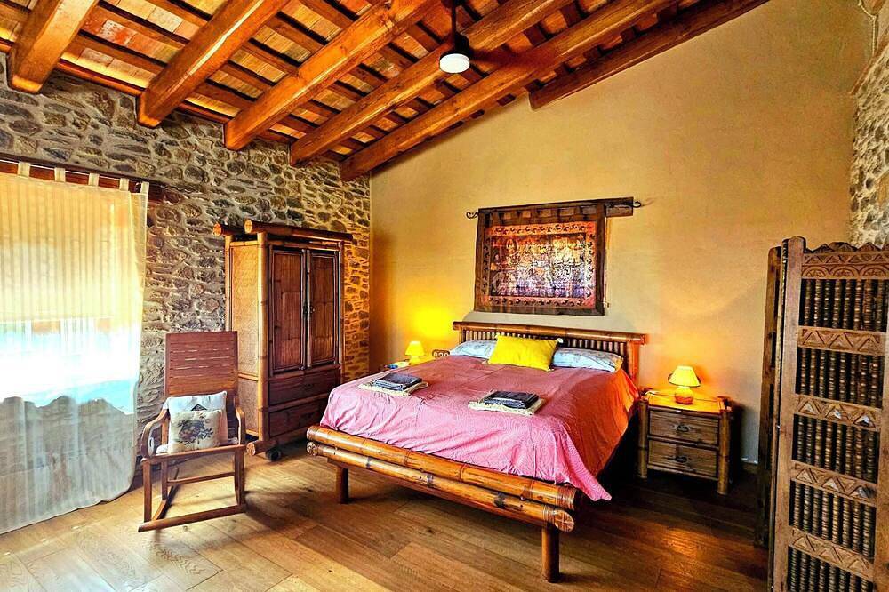 Casa de campo muy bonito renovado, amplio jardín, porche, barbacoa y piscina in Cantallops, Alt Empordà