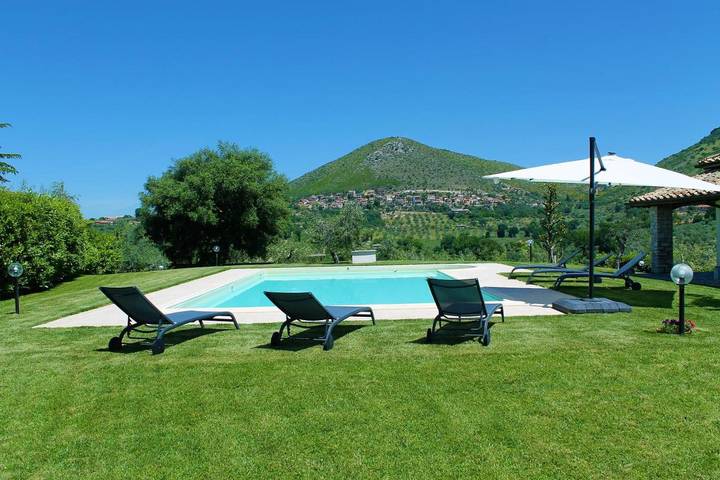 Ferienhaus für 2 Personen, mit Garten und Pool sowie Ausblick in Fara in Sabina - 3