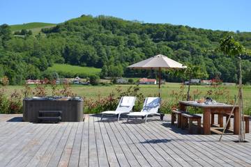 Gîte für 8 Personen, mit Terrasse und Garten sowie Whirlpool in Lourdes