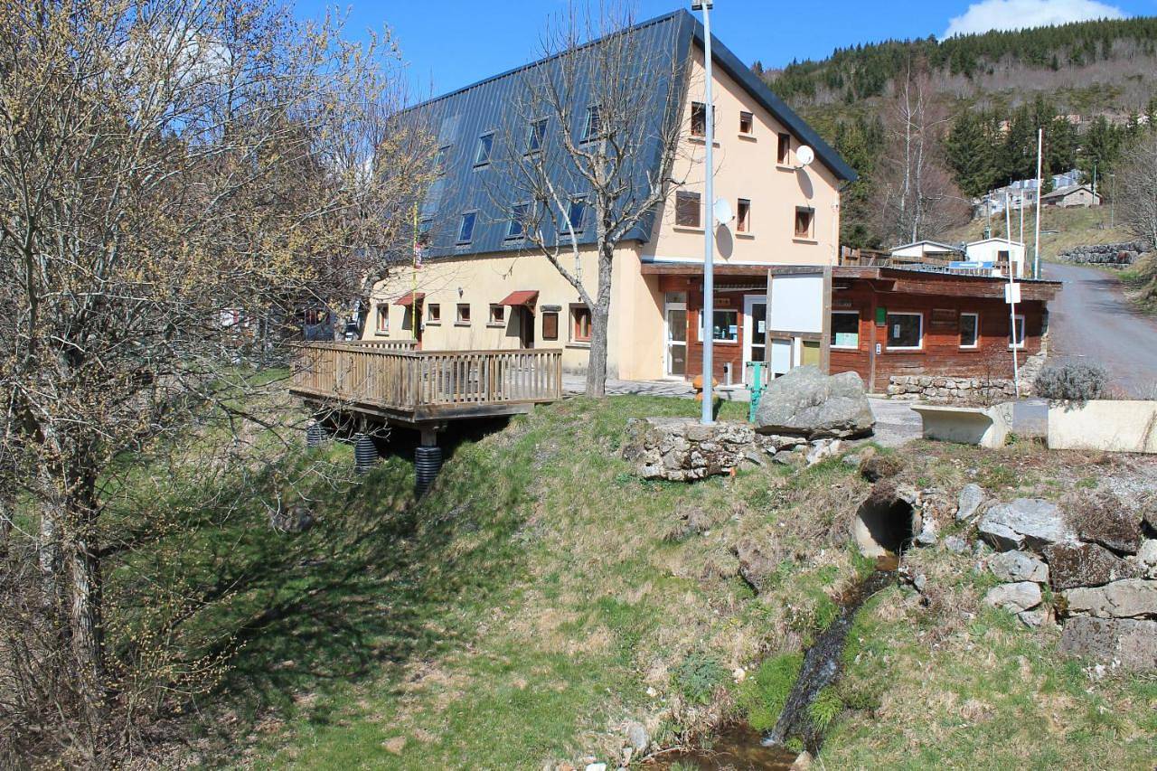 Camping Hôtel Les Airelles Montagne Ardéchoise in Saint-Cirgues-en-Montagne, Parc naturel régional des Monts d'Ardèche