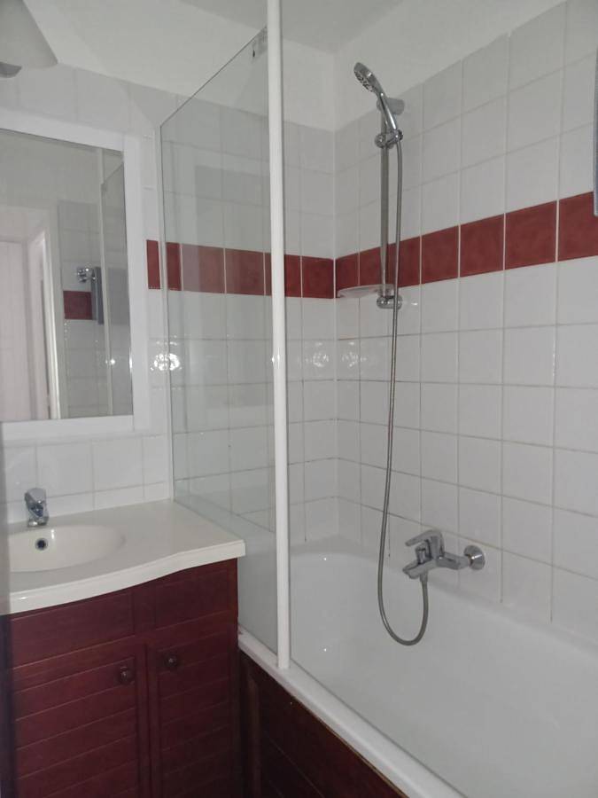 Gîte pour 4 personnes, avec vue ainsi que piscine et balcon à Uhart-Cize - 4