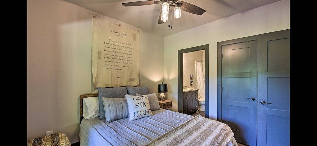 Log cabin for 8 people, with hot tub and yard in Ellijay