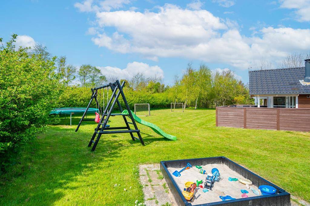 Ferienhaus mit Spa und Sauna und 1 hund erlaubt– perfekt für Golf- und Familienurlaub. in Henne, Filsø Sø