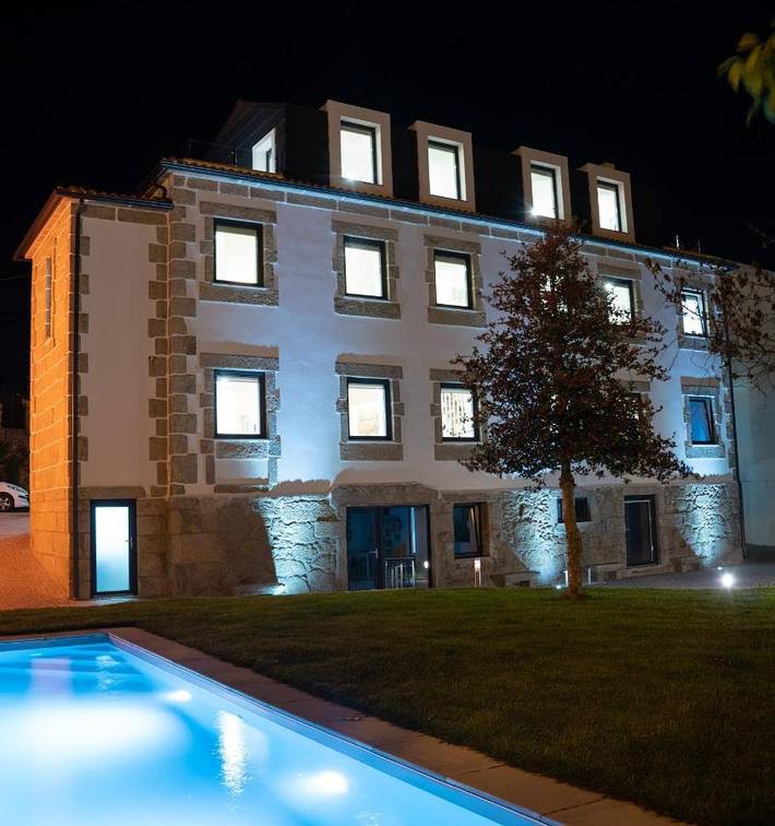 Privatzimmer für 2 Personen, mit Balkon und Terrasse sowie Whirlpool und Garten