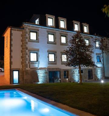Cottage pour 2 personnes, avec piscine et jardin ainsi que jacuzzi et balcon dans Tondela
