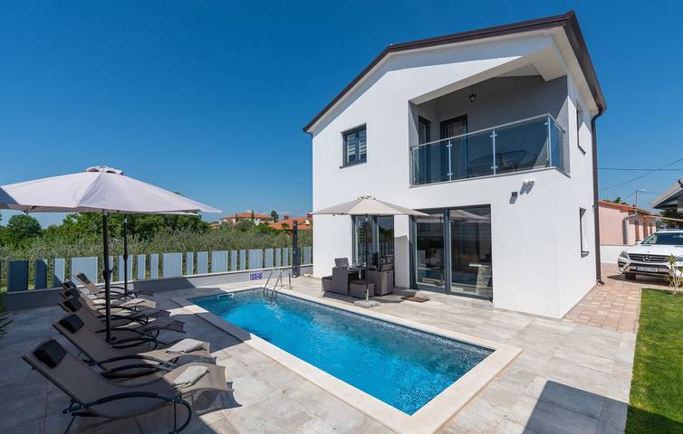 Villa für 8 Personen, mit Balkon und Pool sowie Garten - 1