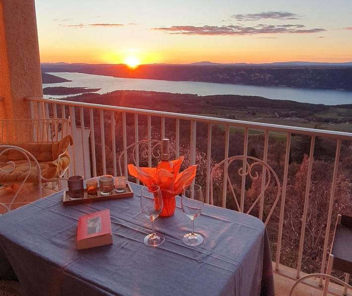 Villa pour 6 personnes, avec Balcon et Terrasse ainsi que Jardin et Vue dans les Gorges du Verdon