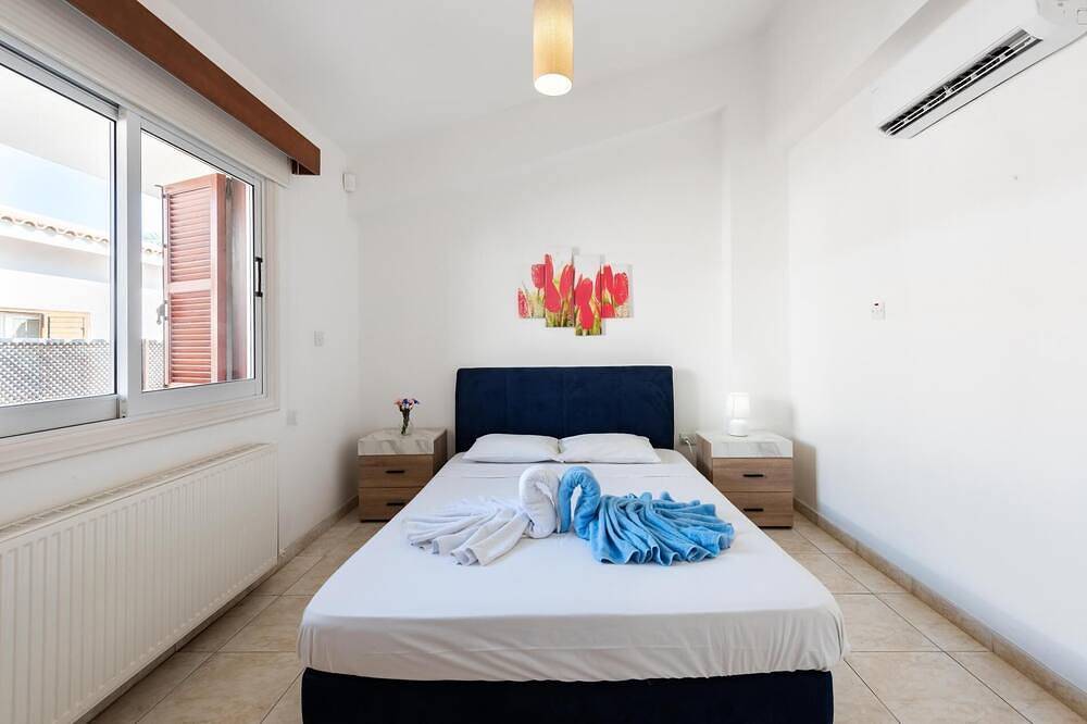 Sea Front Villa Marina Sunrise by  Ezoria Villas in Peyia, Südzypern