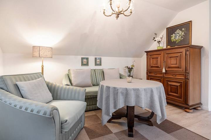 Entire apartment, Apartment 'Haus Herzog' with Shared Garden and Wi-Fi in Brunsbüttel, Dithmarschen