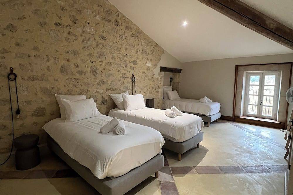 Intimate estate in the heart of Drôme Provençale in La Garde-Adhémar, Nyons region