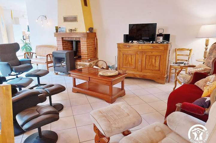 Gîte pour 8 personnes, avec piscine et jardin à Saint-Thomas-de-Courceriers - 4