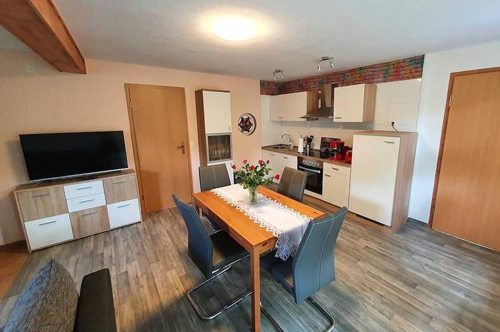 Ferienwohnung für 4 Personen, mit Balkon und Garten in Tanne
