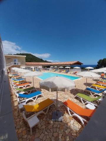 Gîte pour 2 personnes, avec terrasse et piscine à Conca