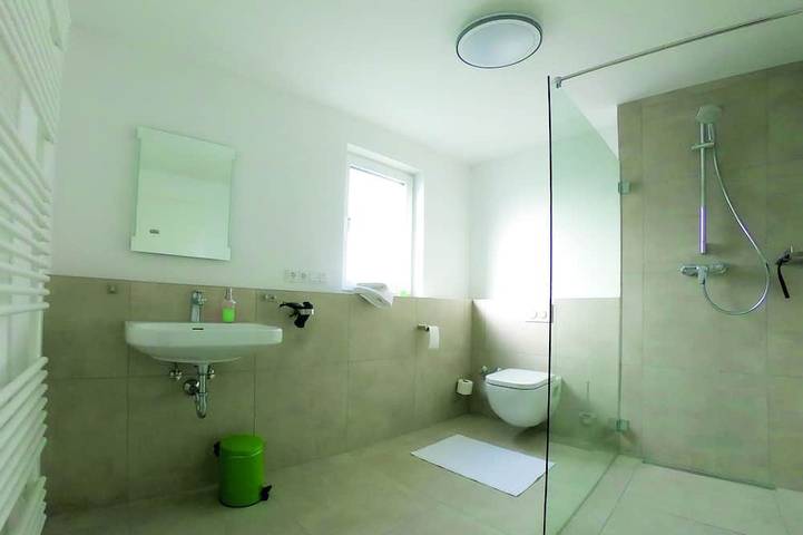 Ganze Wohnung, Comfort Apartment Nr. 8 im 1. Stock links (Straßenseite, Balkon) in Dormagen, Rhein-Kreis Neuss