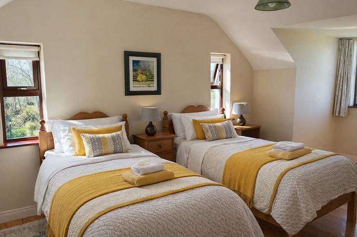 Cottage in a beautiful setting overlooking Galway Bay in Drumcreehy, Comté de Clare