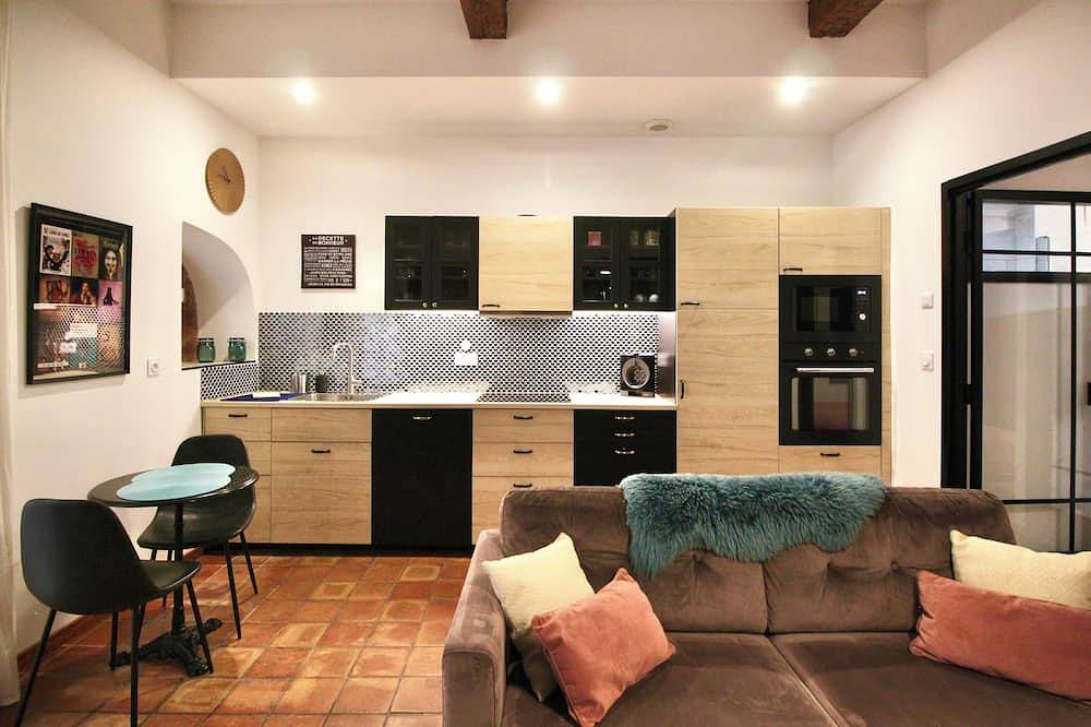 Entire apartment, A cocoon for two in the heart of old Pézenas in Pézenas, Côte d'Améthyste