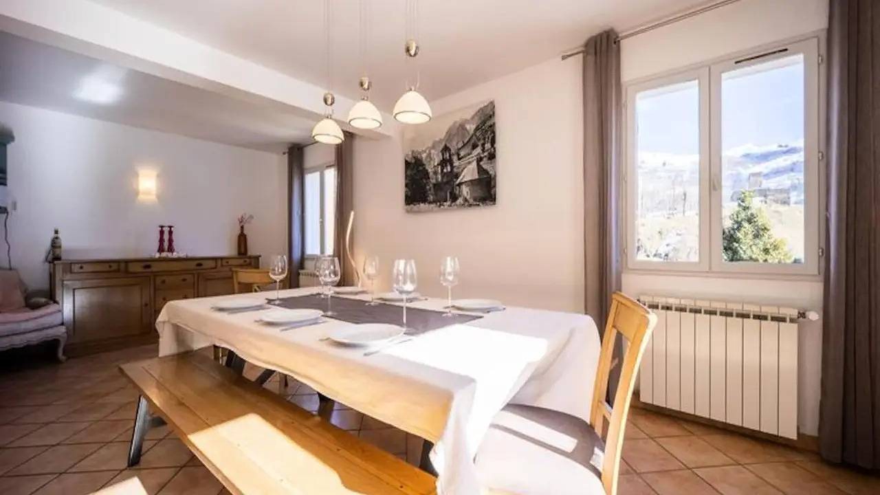 Appartement de vacances entier, Appartement de vacances pour 11 personnes avec balcon in Génos, Pyrénées