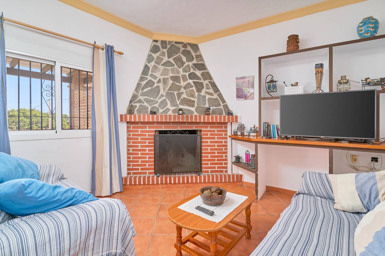 Villa 'El Peli' con vistas al mar, Wi-Fi y aire acondicionado in Frigiliana, Costa del Sol