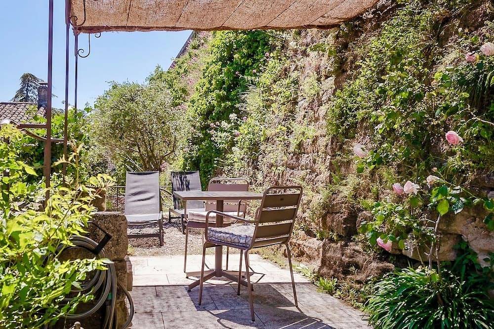 Maison Homan avec jardin/terrasse romantique accroché aux remparts du Château in Grignan, Région de nyons