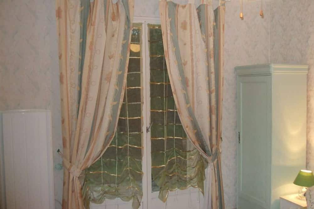 Entire apartment, Pieds Dans L'eau - Appart Avec Jardin A 100m Plage Mar Vivo in La Seyne-sur-Mer, Toulon region